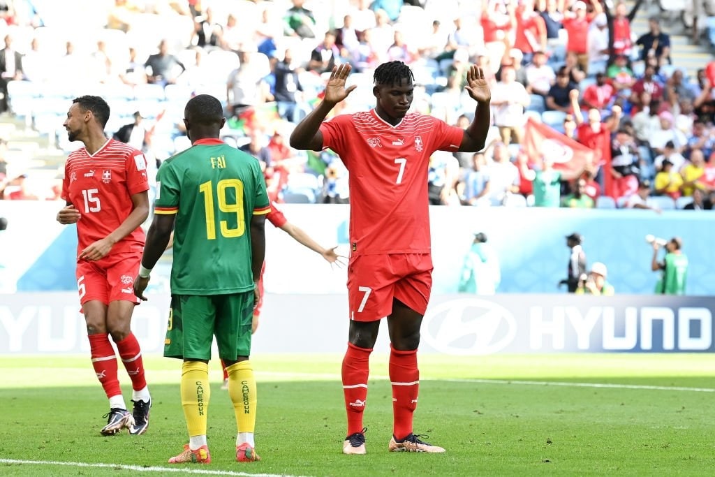 بریل امبولو بازیکن تیم ملی سوئیس پس از گلزنی به کشور زادگاهش، خوشحالی نکرد.