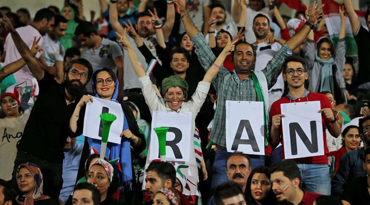 ورزشگاهها رنگ خانواده میگیرند؟/ طرح جدید دولت: ایجاد زون خانوادگی در استادیوم!
