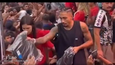 ویدیو| ستاره بارسلونا در زادگاهش مثل خادم وارد گود شد!