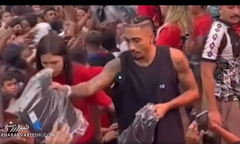 ویدیو| ستاره بارسلونا در زادگاهش مثل خادم وارد گود شد!