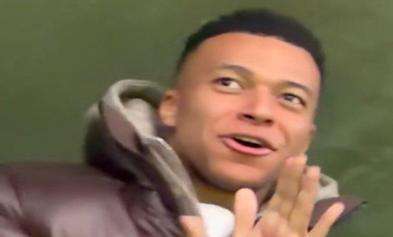 ویدیو| وقتی امباپه تحت تاثیر قرار می‌گیرد، یعنی اتفاق فوق‌العاده‌ای رخ داده!