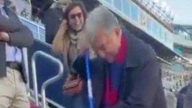 ویدیو| مدیر باشگاه سکوهای ورزشگاه را جارو کرد!